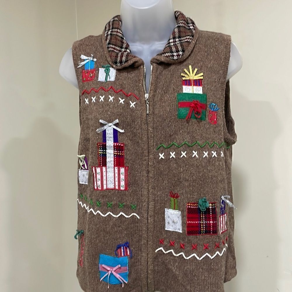 Mercer Street Studio Christmas Vest. Size S small 4/6
